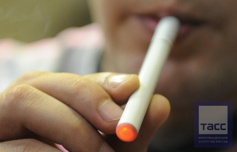 Подросток умер, выкурив электронную сигарету
