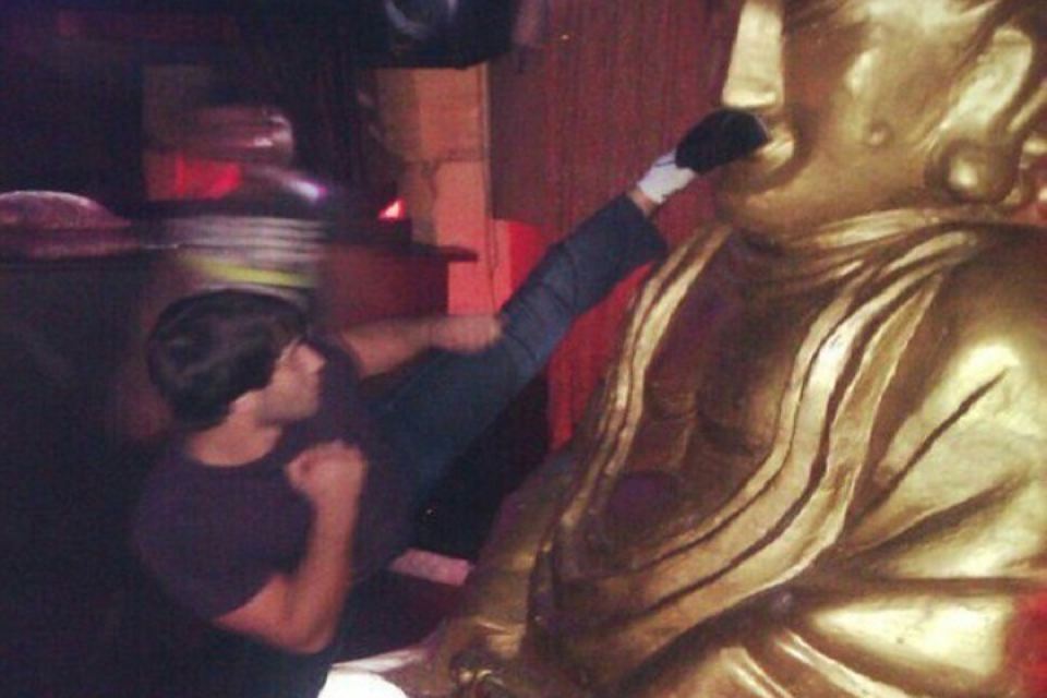 Читать Дагестанец ударил статую Будды в нос и потом на коленях извинялся