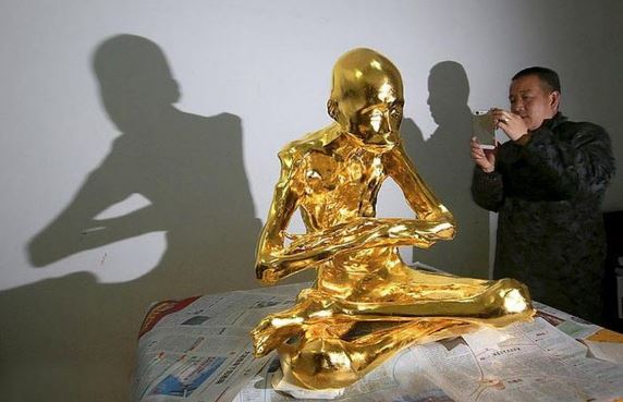 Читать В Китае покрыли золотом мумию буддийского монаха