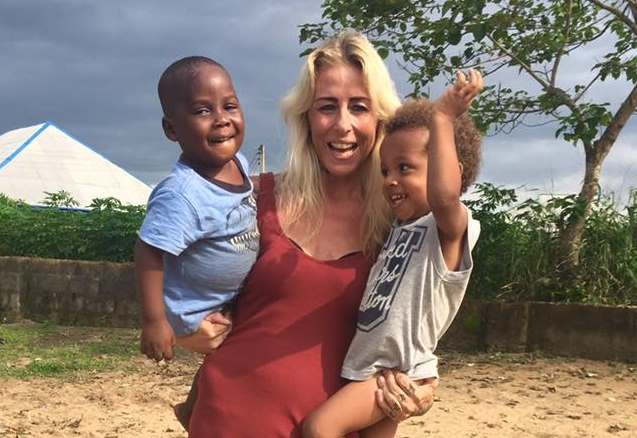 Спасенный мальчик Хоуп из Нигерии стал лучшим другом сына своей спасительницы