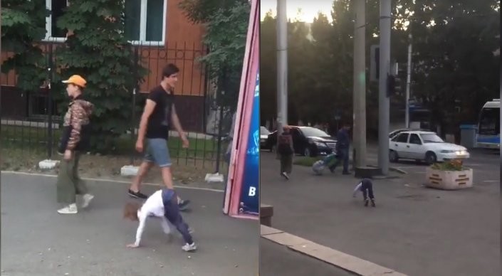 В Казахстане засняли девочку, ходящую по улицам на четвереньках