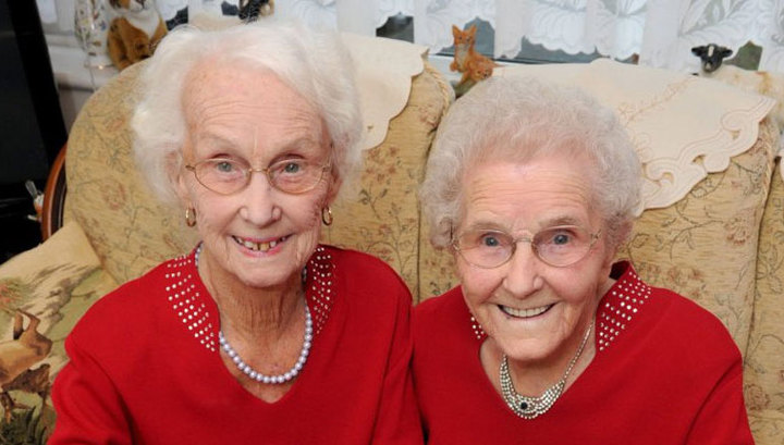 Столетние близняшки из Британии рассказали о секретах долголетия