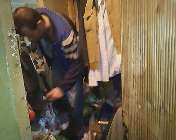 В Екатеринбурге из квартиры вывезли тонну мусора