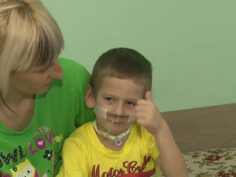 В Кемеровской больнице мальчику воссоздали язык и часть гортани